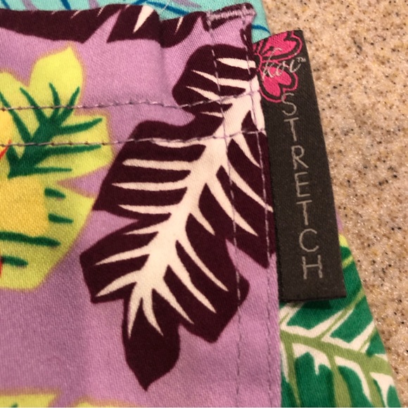 XS Koi Stretch Scrub top - Picture 3 of 8